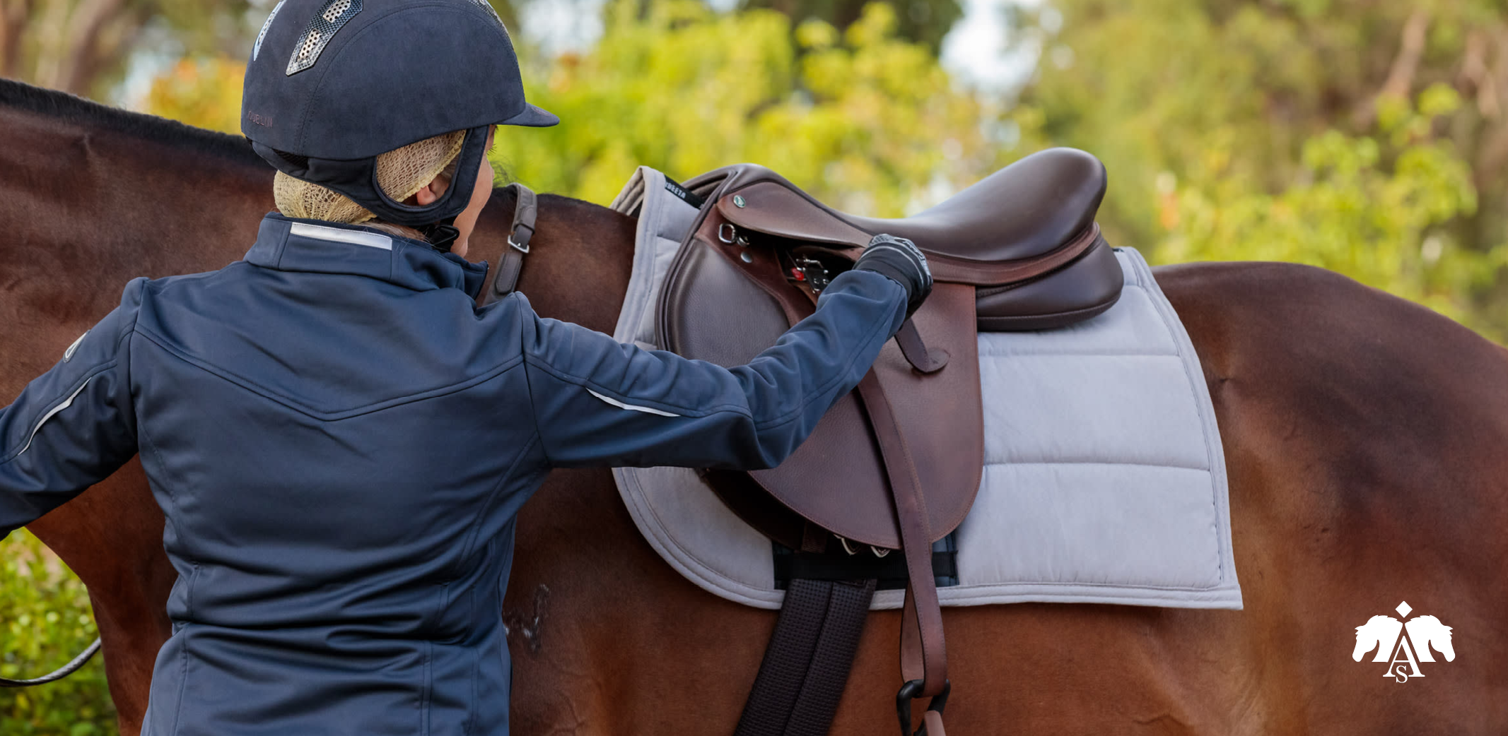 rider adjusting stirrup leathers